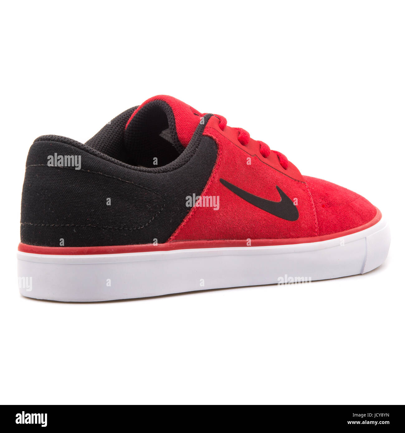 Salle de sport Nike SB Portmore rouge, noir et blanc - chaussures de skate  hommes 725027-601 Photo Stock - Alamy
