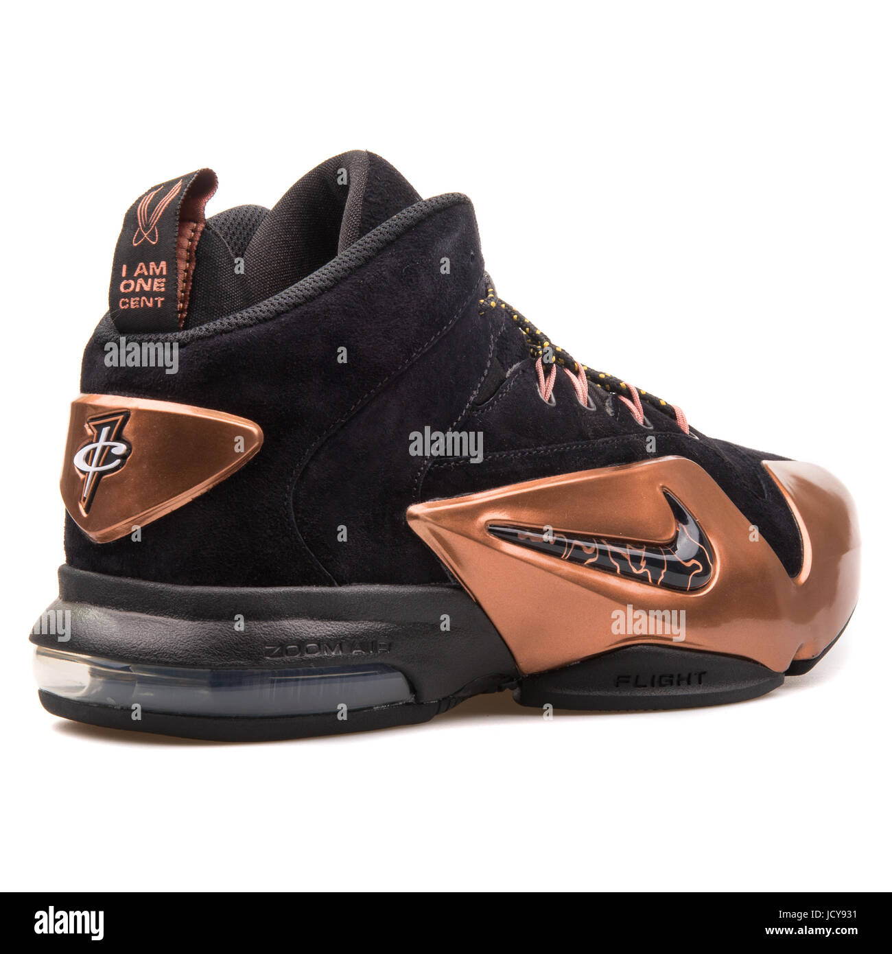 Penny Nike Zoom VI Noir et cuivre métallique pour homme - Chaussures  749629-001 Photo Stock - Alamy