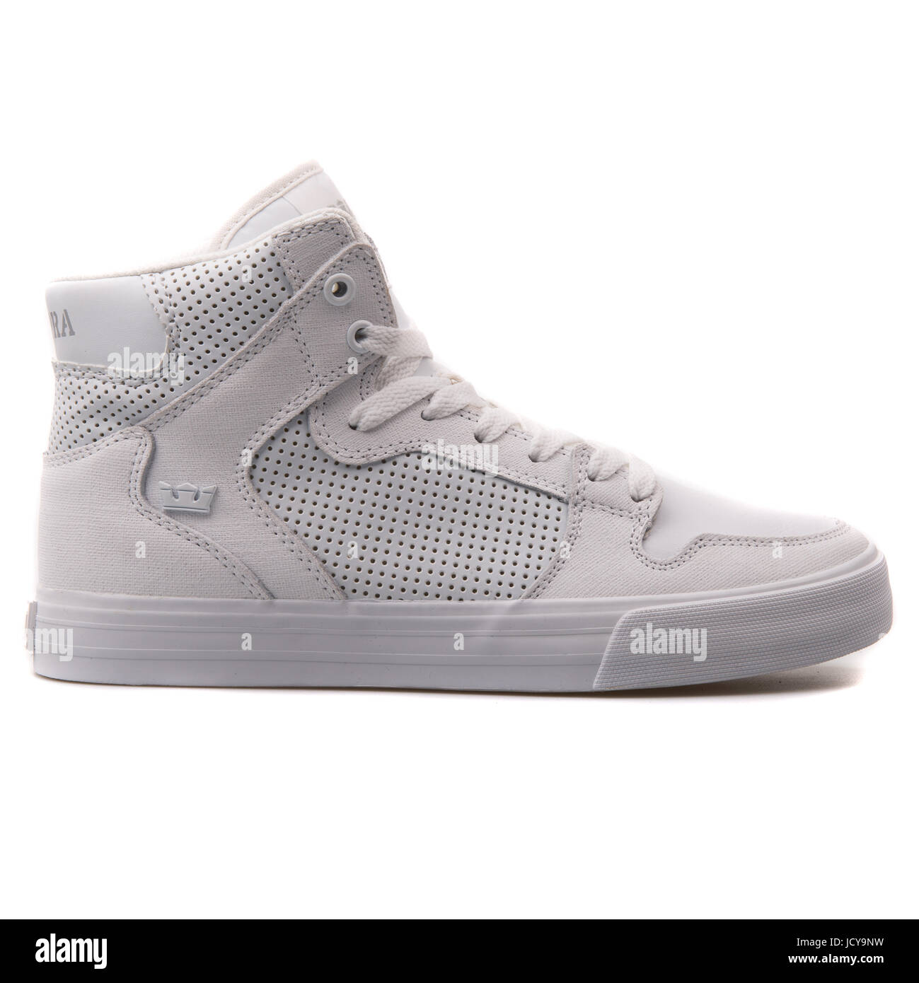 Supra Vaider chaussures sportives pour hommes Blanc - S28193 Photo Stock -  Alamy