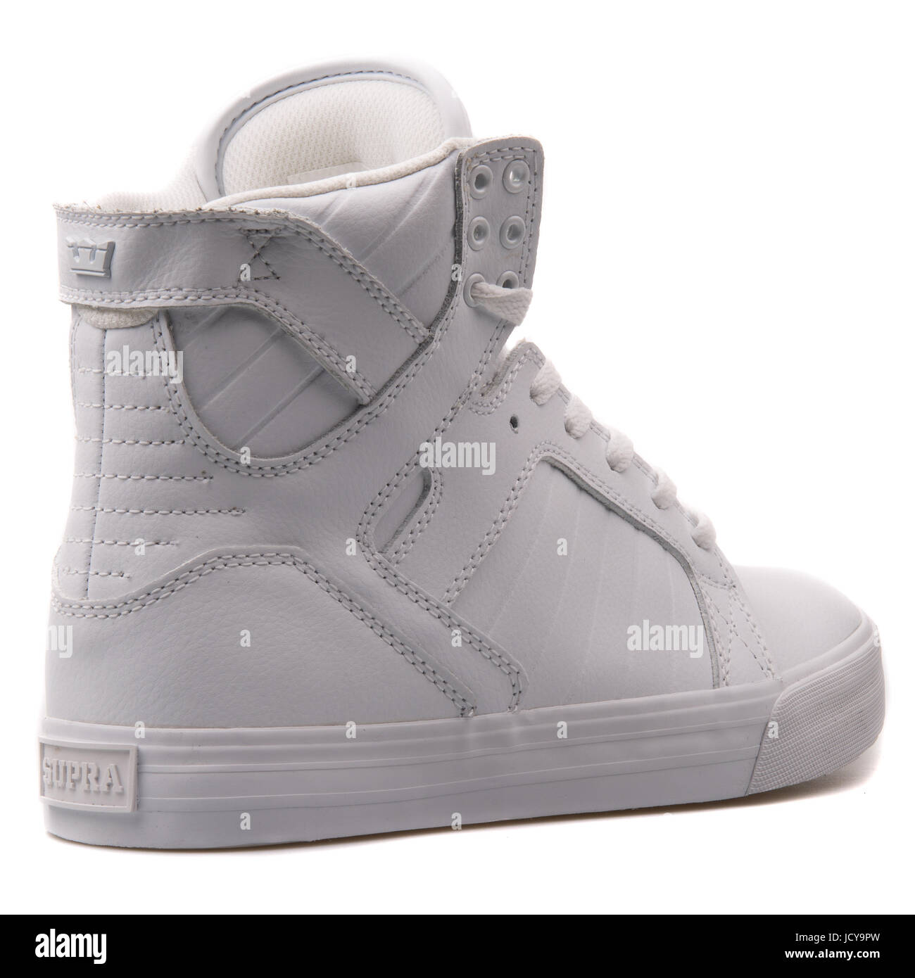 Supra Skytop chaussures sportives pour hommes Blanc - S18087 Photo Stock -  Alamy