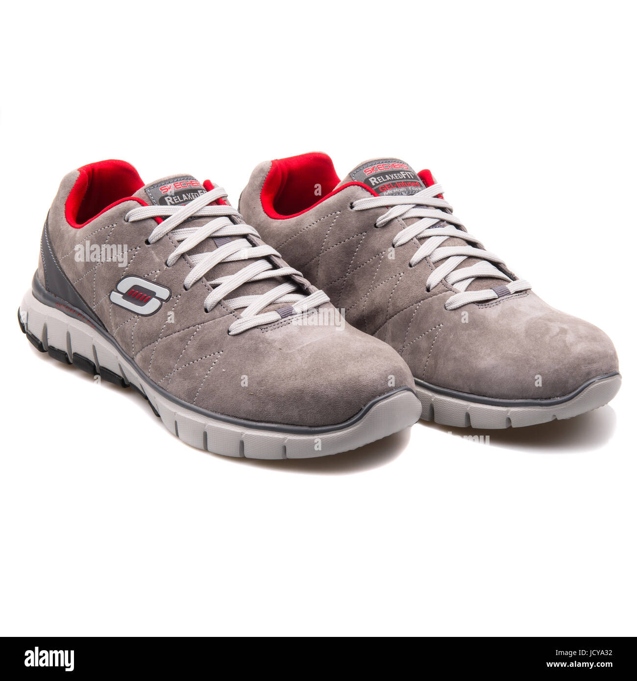 Skechers la vigueur naturelle du charbon de bois et des hommes rouge chaussures running - 999668-CCRD Banque D'Images