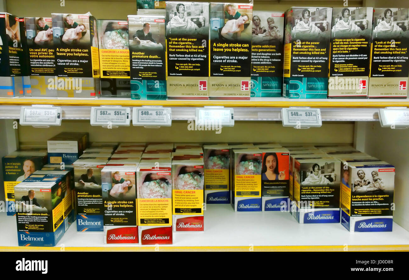 Lansdowne (Ontario), Canada, 11 juin 2017. Cartons de cigarettes au Canada avec des images graphiques et inquiétant , dans le cadre d'une campagne pour prévenir le tabagisme, sur le sal Banque D'Images
