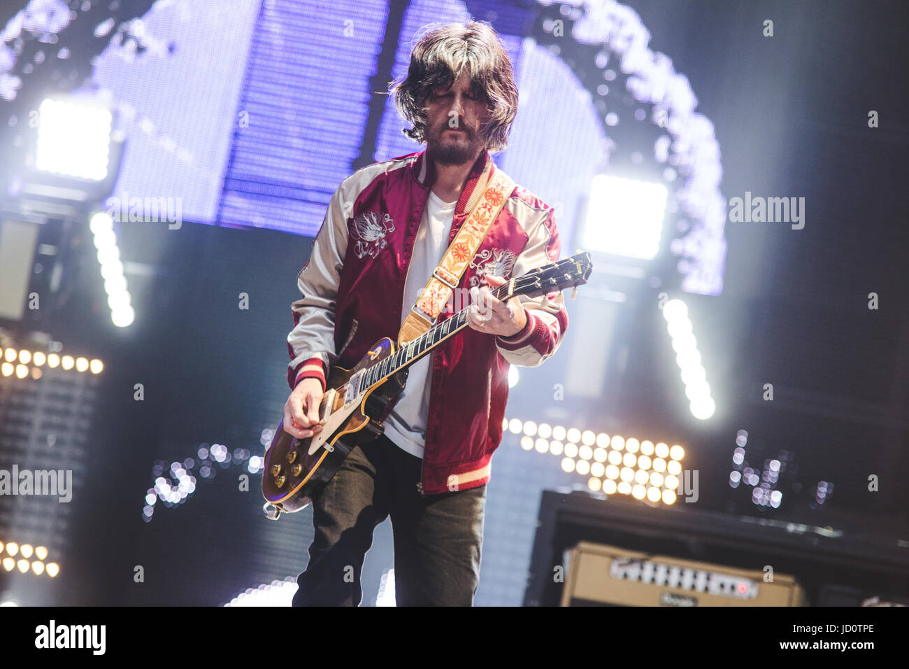 Londres, Royaume-Uni. 17 Juin, 2017. John Squire de The Stone Roses d'effectuer une vente à montrer au stade de Wembley, Londres, 2017 Credit : Myles Wright/ZUMA/Alamy Fil Live News Banque D'Images