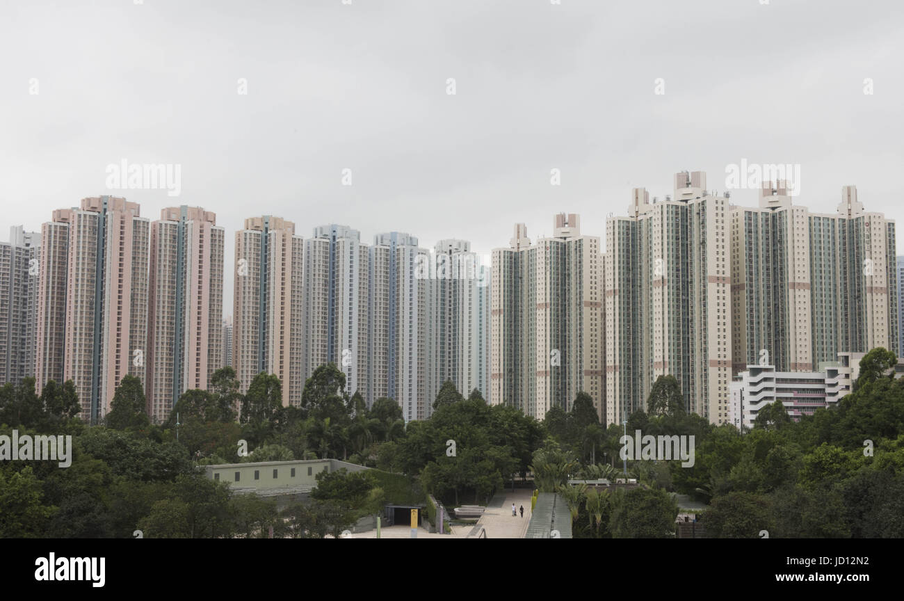 Hong Kong, Chine. 22 mai, 2017. Les bâtiments sont vus à Tin Shui Wai à Hong Kong, Chine du sud, le 22 mai 2017. Au cours des 20 dernières années, Tin Shui Wai a connu le développement spectaculaire de Hong Kong. L'année 2017 marque le 20e anniversaire de la déclaration de Hong Kong à la patrie. Credit : Liu Yun/Xinhua/Alamy Live News Banque D'Images