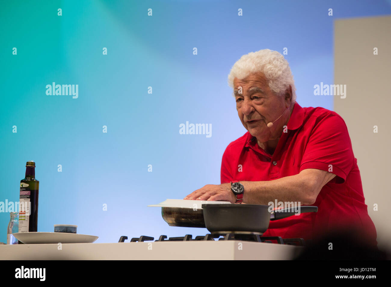 Birmingham, UK. 18 Juin, 2017. Antonio Carluccio de la gourmande italiens au cours de la cuisson dans le théâtre de démonstration Super Crédit : Steven re/Alamy Live News Banque D'Images