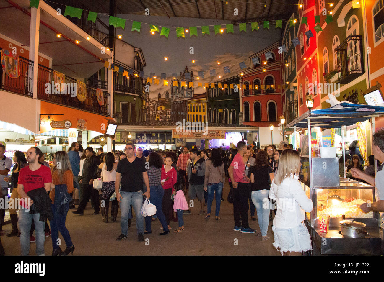 SÃO PAULO, SP - 17.06.2017 : FESTA JUNINA AUCUN RCT - Photos de la fête de saint Jean de CTN (Centre de la tradition nord-est) qui a eu lieu ce samedi (17) et qui a compté sur la piste des poupées, de la musique live et les aliments typiques. (Photo : Victor F. Bedeschi Pereira/Fotoarena) Banque D'Images