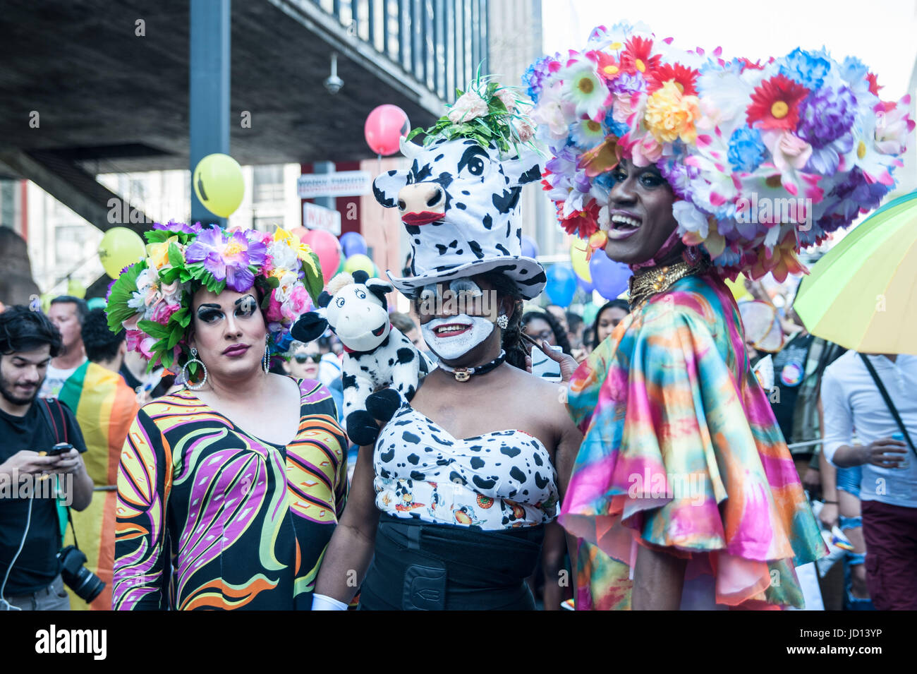 Sao Paulo, Brésil. 18 Juin, 2017. Public au cours de la 21e défilé de la fierté LGBT sur l'Avenue Paulista à São Paulo ce dimanche, 18. Brésil : Crédit Photo Presse/Alamy Live News Banque D'Images