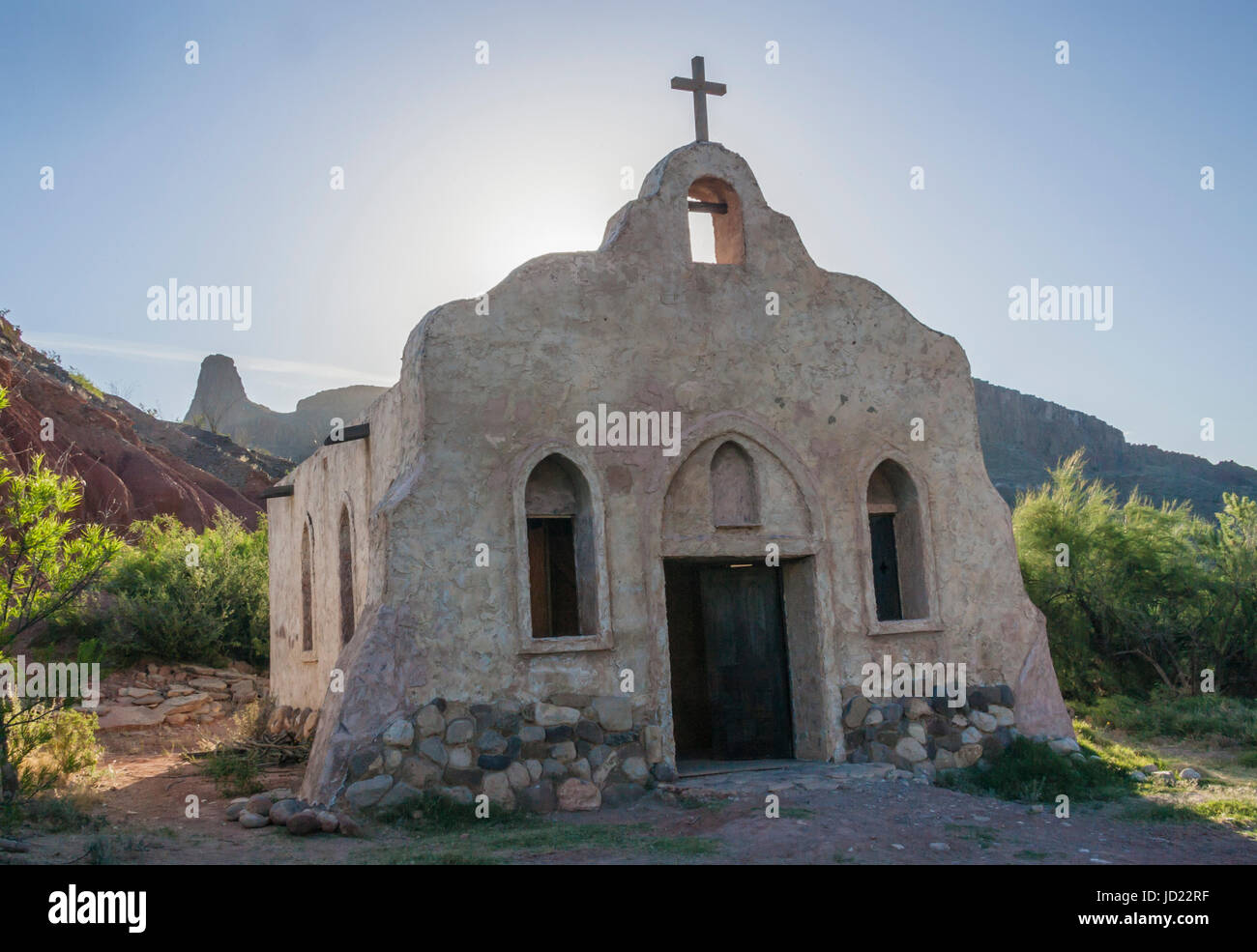 La mission d'Adobe église construite pour l'ensemble de film 'Streets de Laredo', sur le fleuve Rio Grande au Texas. Banque D'Images