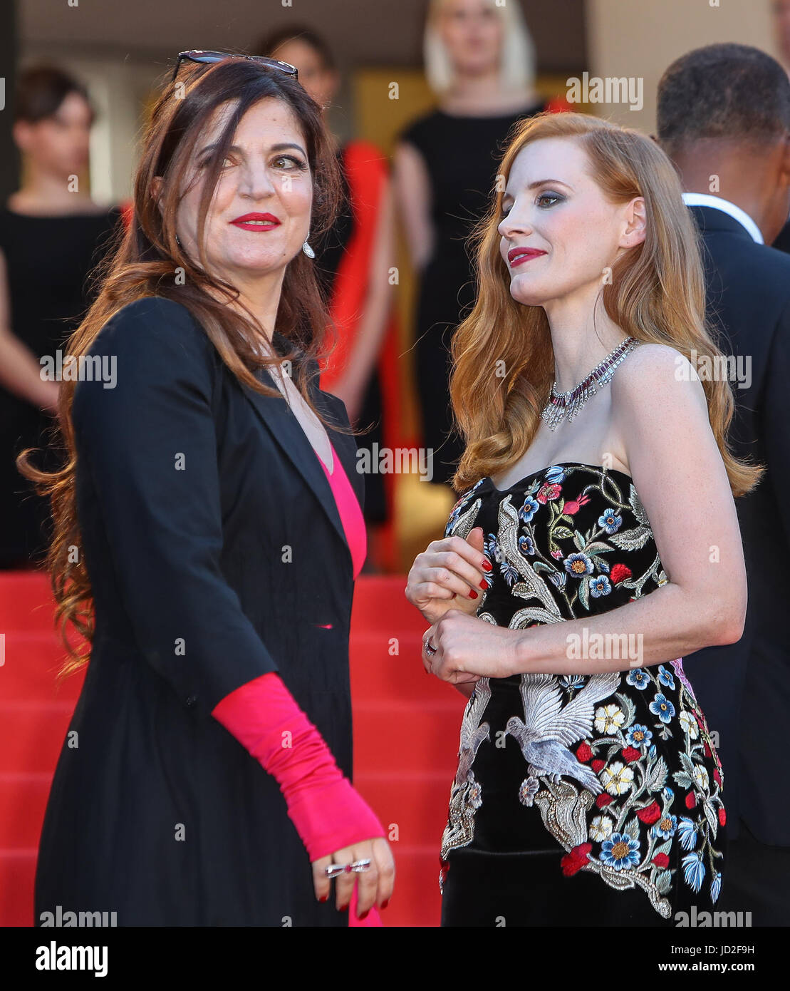 70e Festival du Film de Cannes - Gala d'ouverture - 'Ismael's Ghosts'' tapis rouge : Agnès Jaoui, Jessica Chastain Où : Cannes, France Quand : 17 mai 2017 Source : WENN.com Banque D'Images