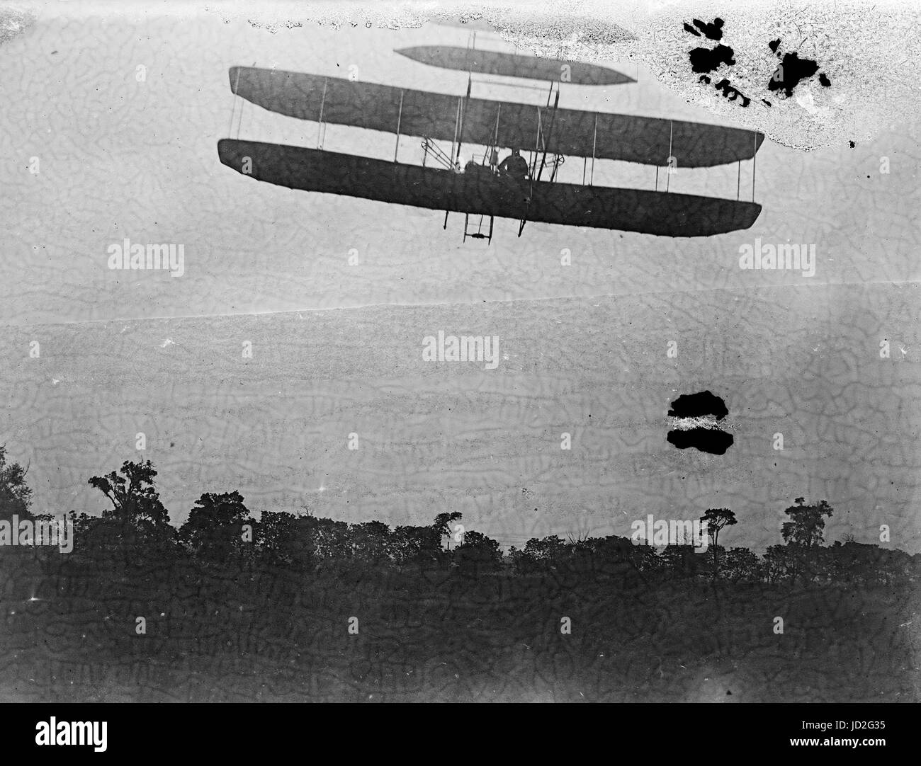 41 : Vol Vol d'Orville à gauche à une hauteur d'environ 60 pieds ; Huffman Prairie, Dayton, Ohio. Banque D'Images