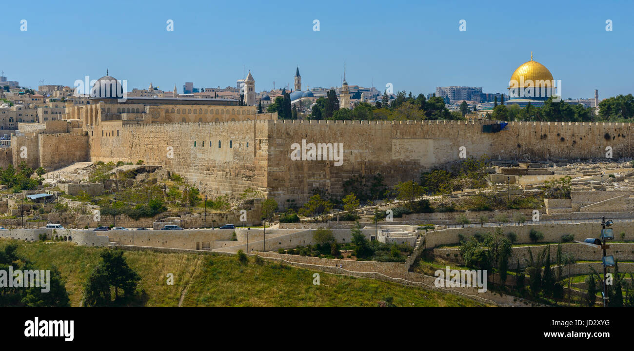 Vue panoramique sur la vieille ville de Jérusalem et le Mont du Temple, Dôme du Rocher et la mosquée Al Aqsa du Mont des Oliviers à Jérusalem Banque D'Images