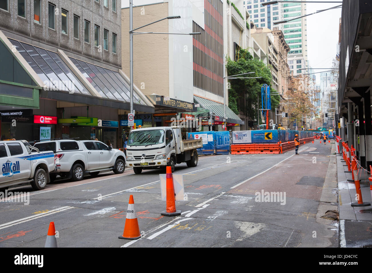 Fermetures de routes dans le centre-ville de Sydney le long de la rue George à la construction de projet de transport léger sur rail de la CDB,Sydney, Australie Banque D'Images
