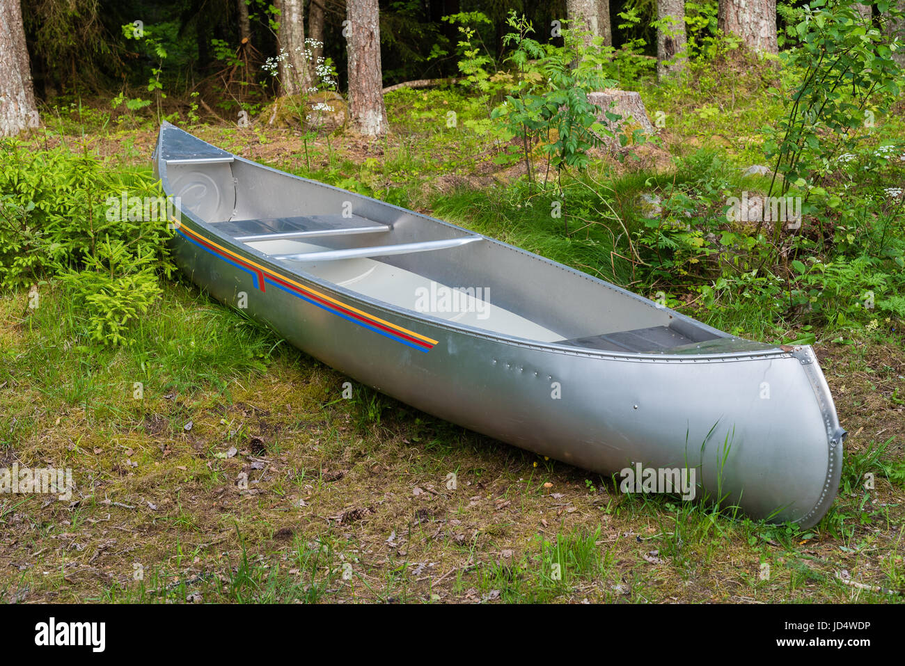 Aluminum canoe Banque de photographies et d'images à haute résolution -  Alamy