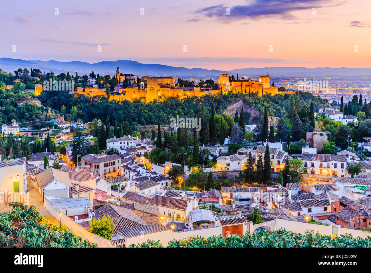 Alhambra de Grenade, Espagne. Forteresse de l'Alhambra au crépuscule. Banque D'Images