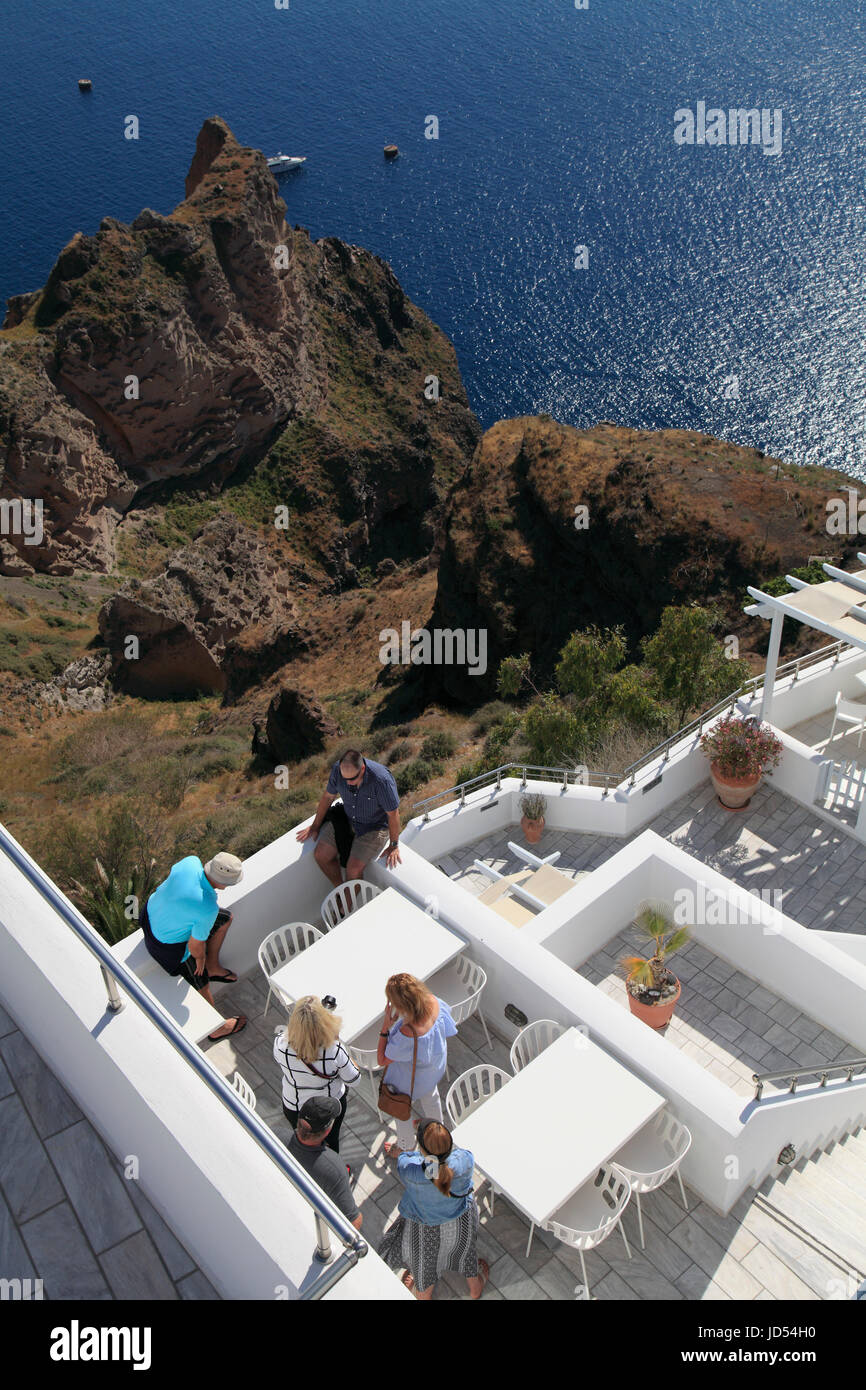 Grèce, les Cyclades, Santorin, balcon donnant sur la mer, Banque D'Images