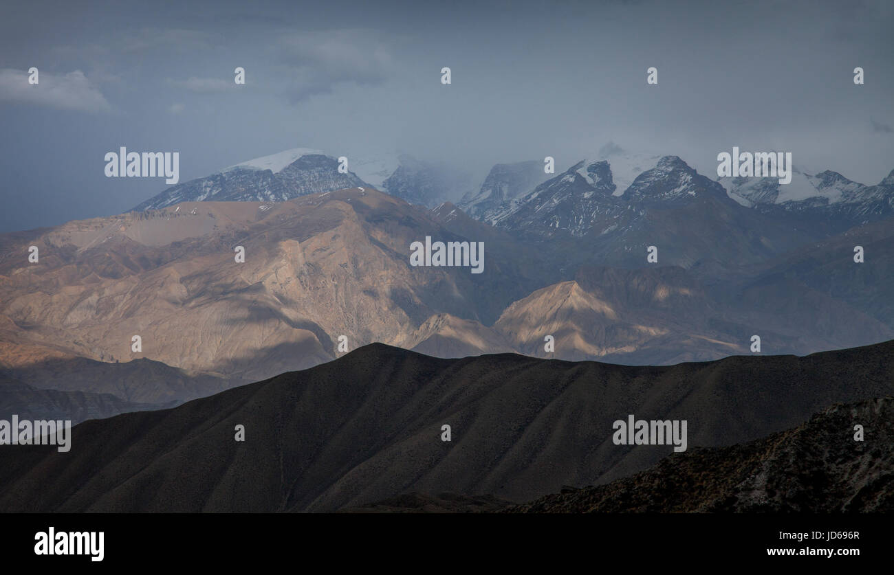 Tempête sur la montagne dans la région de Mustang (Népal). Banque D'Images