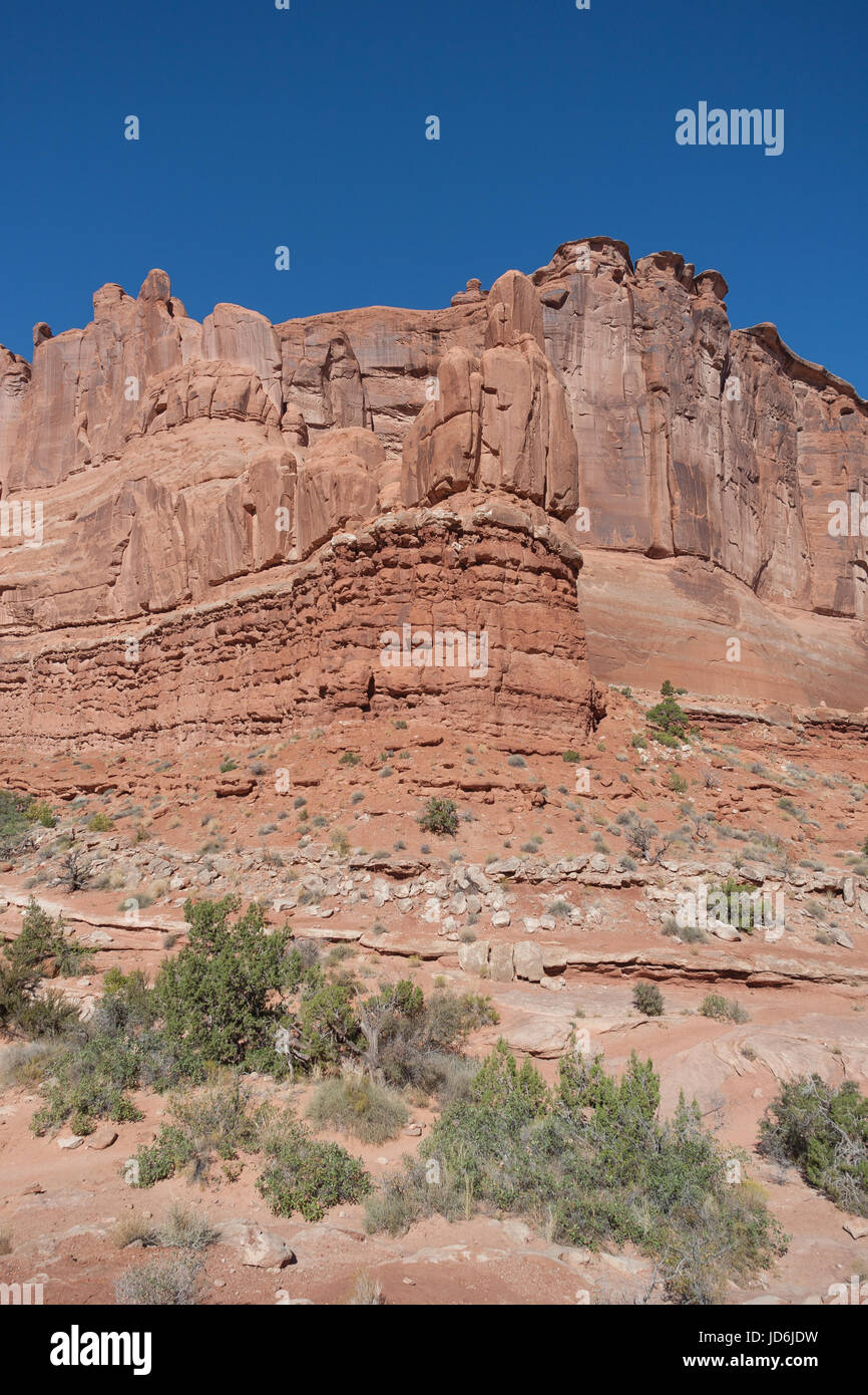 Formation rocheuse verticale dans Arches National Park Banque D'Images