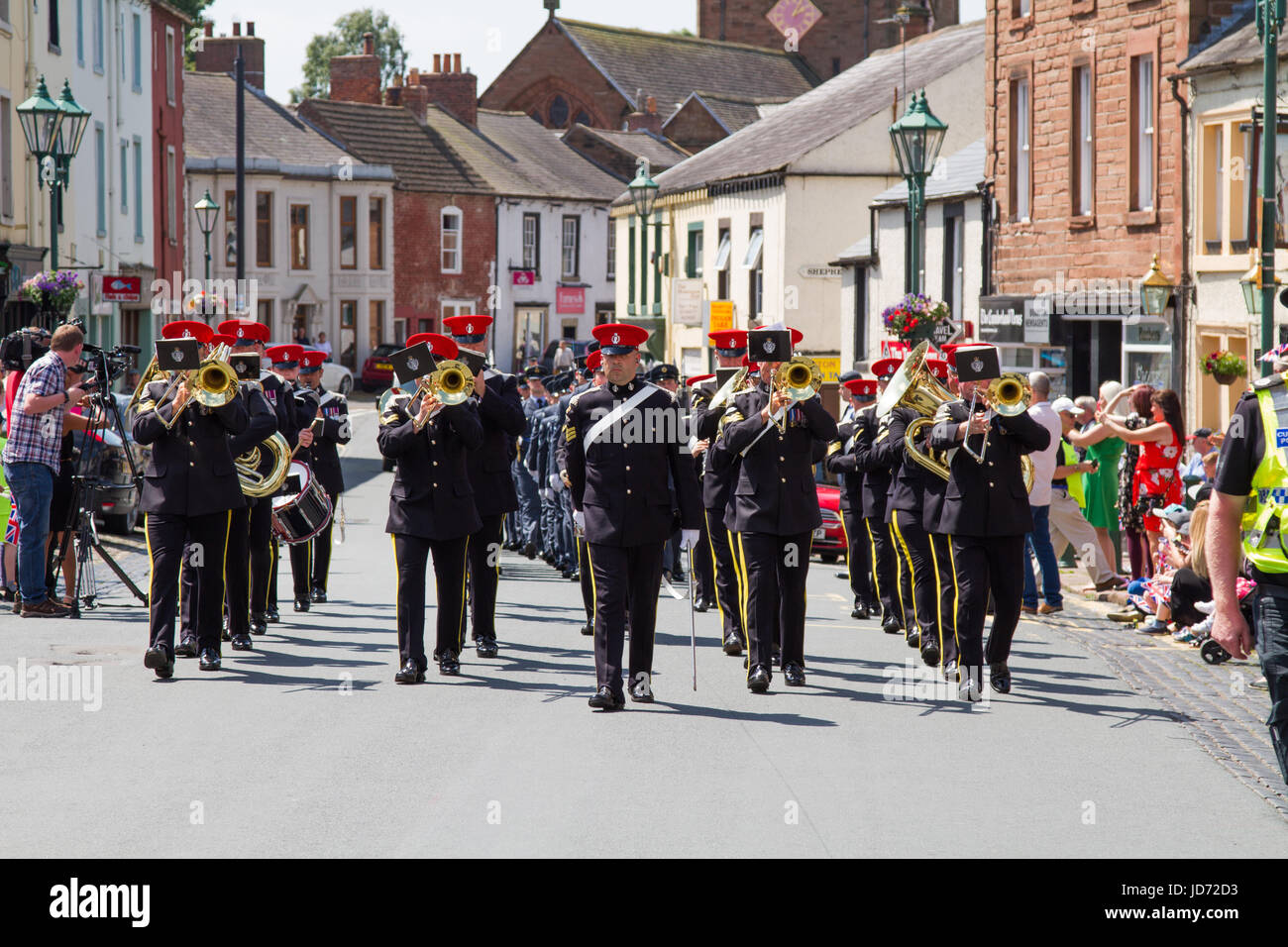 Brampton, au Royaume-Uni. 18 Juin, 2017. RAF Spadeadam a reçu la liberté de Brampton sur jun 18 2017, escorté par la bande du Corps Blindé Royal Crédit : Andrew Cheal/Alamy Live News Banque D'Images