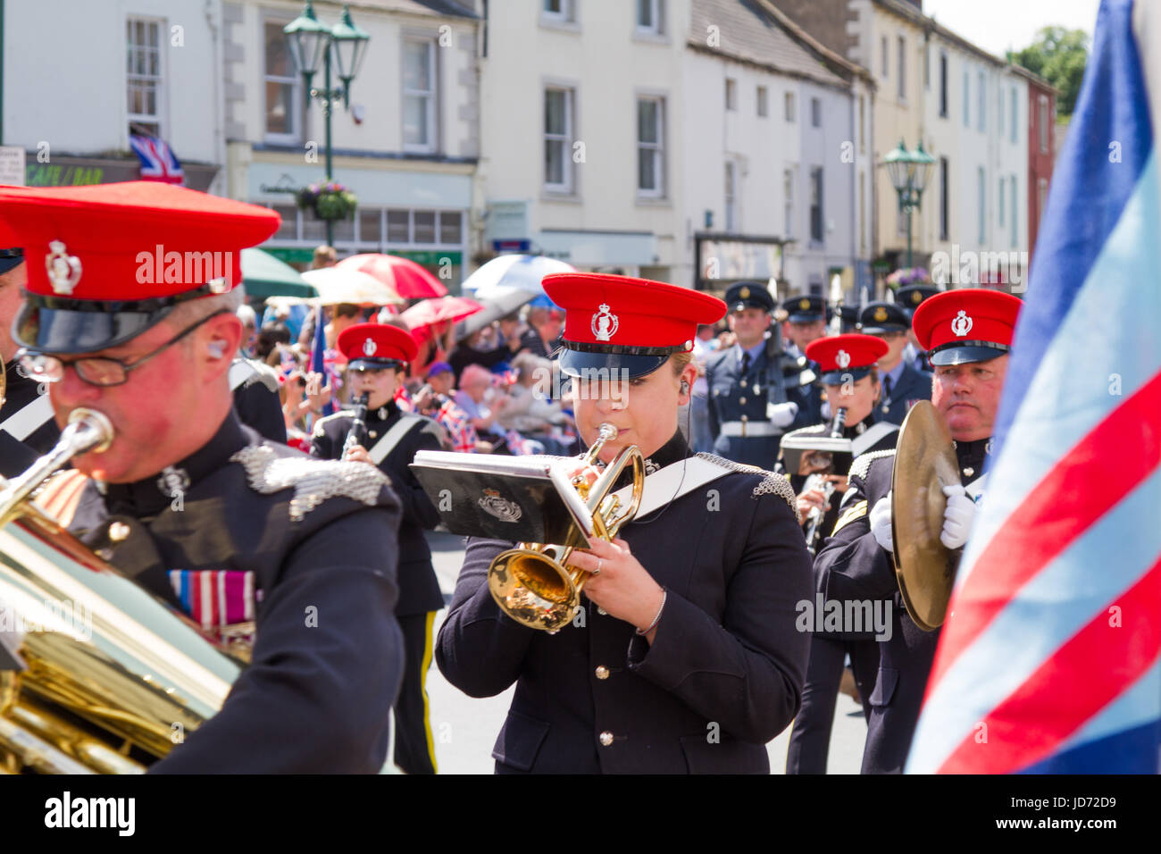 Brampton, au Royaume-Uni. 18 Juin, 2017. RAF Spadeadam a reçu la liberté de Brampton sur jun 18 2017, escorté par la bande du Corps Blindé Royal Crédit : Andrew Cheal/Alamy Live News Banque D'Images