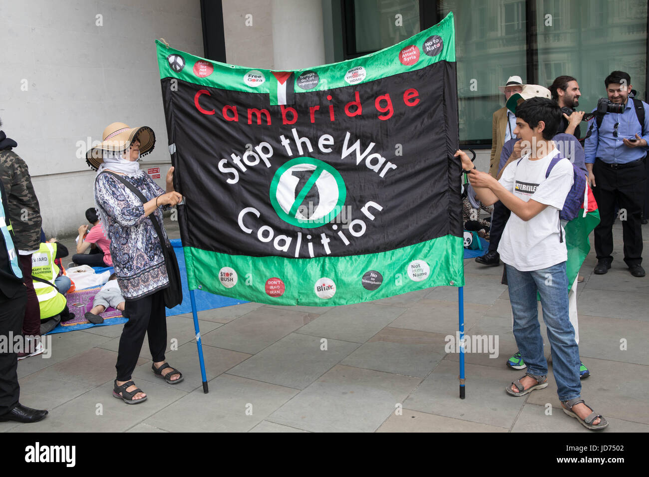 Al-Quds day 2017 London, UK. 18 Juin, 2017. Les manifestants brandissant une bannière au début de la mars Crédit : Brian Southam/Alamy Live News Banque D'Images