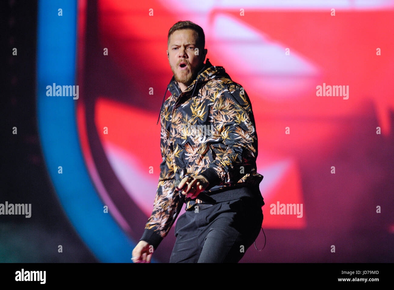 Toronto, Canada. 18 Juin, 2017. Imagine Dragons avec Dan Reynolds sur scène au iHeartRadio Much Music Video Awards. Credit : EXImages/Alamy Live News Banque D'Images