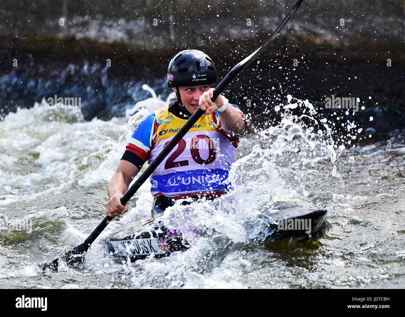 Bois d'Angleterre Kimberley fait concurrence au cours de l'eau femmes K1 finale de la Coupe du monde de slalom à Prague, République tchèque, Juin 18, 2017. (CTK Photo/Roman Vondrous) Banque D'Images