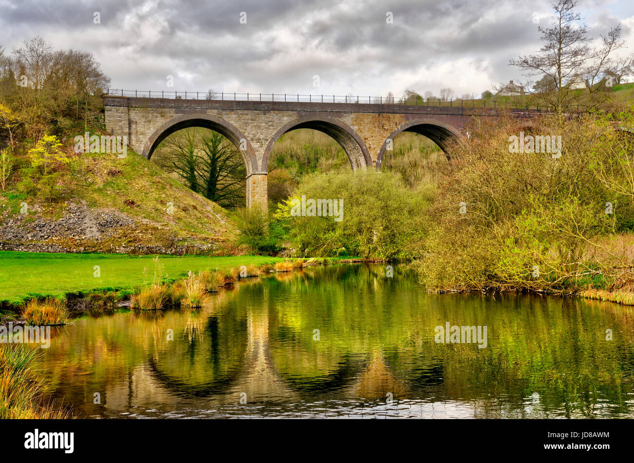 Pierre tombale Viaduc, parfois appelé le viaduc, Dale Monsal dans le Peak District, dans le Derbyshire, Royaume-Uni Banque D'Images