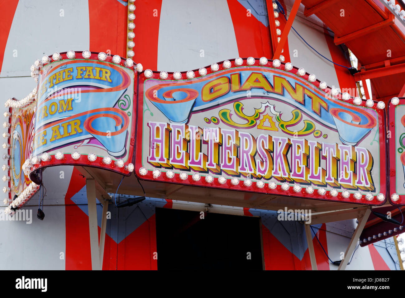 Un traditionnel Helter Skelter sur Clacton Pier dans l'Essex, Angleterre Banque D'Images