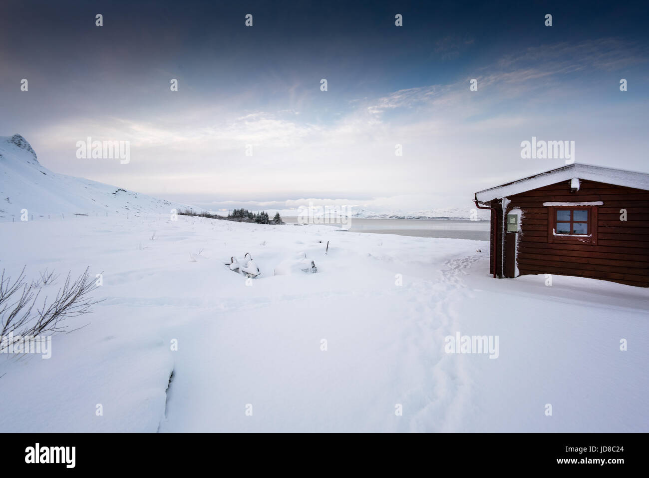 Chalet confortable retraite en paysage couvert de neige, l'Islande, l'Europe. Nature de l'Islande 2017 hiver froid Banque D'Images