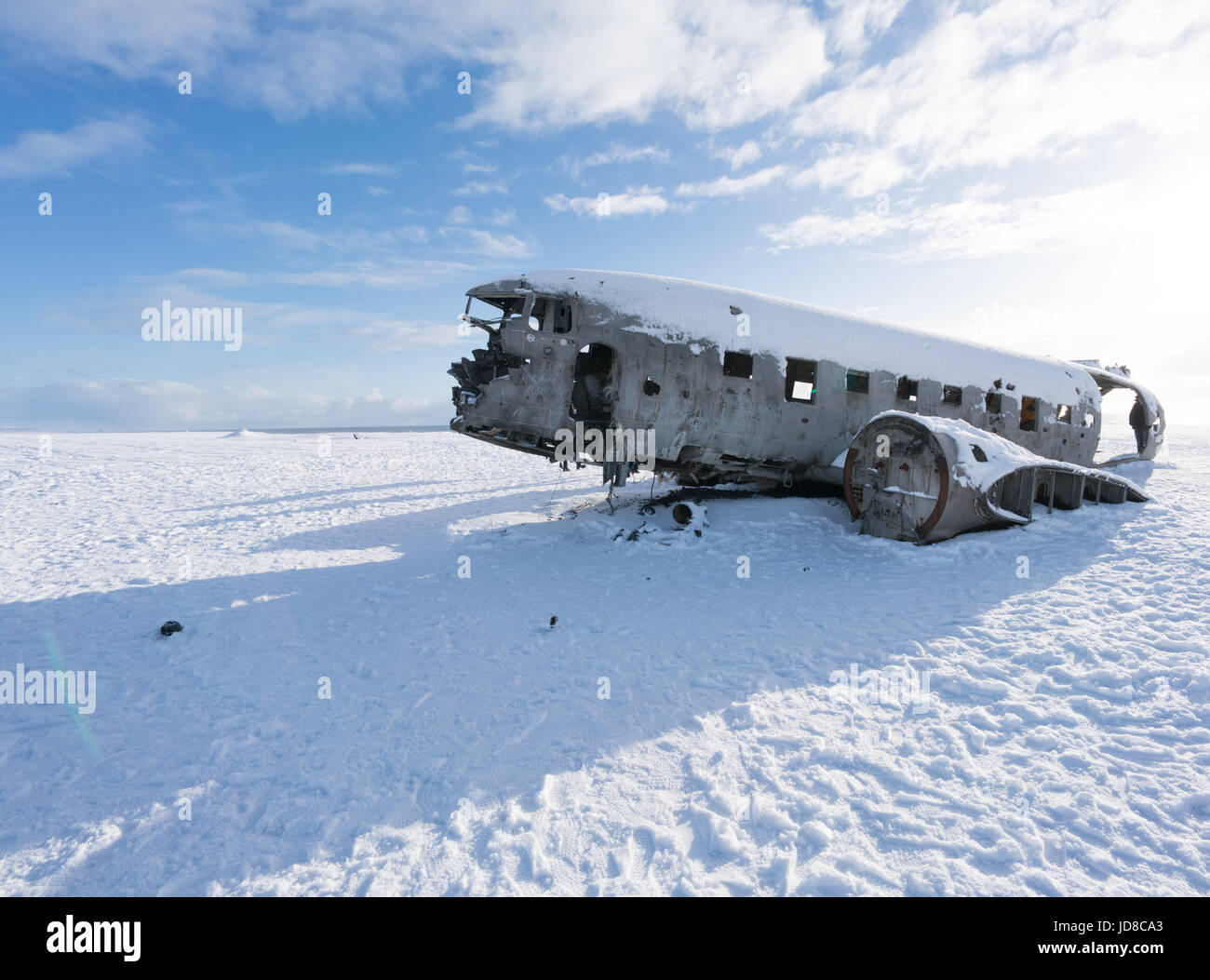 Vieille épave d'avion sur la neige paysage couvert par jour, l'Islande, l'Europe. Nature de l'Islande 2017 hiver froid Banque D'Images