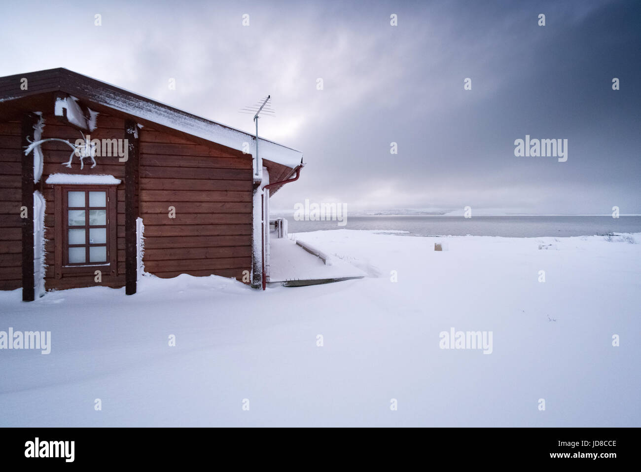 Chalet confortable retraite en paysage couvert de neige, l'Islande, l'Europe. Nature de l'Islande 2017 hiver froid Banque D'Images