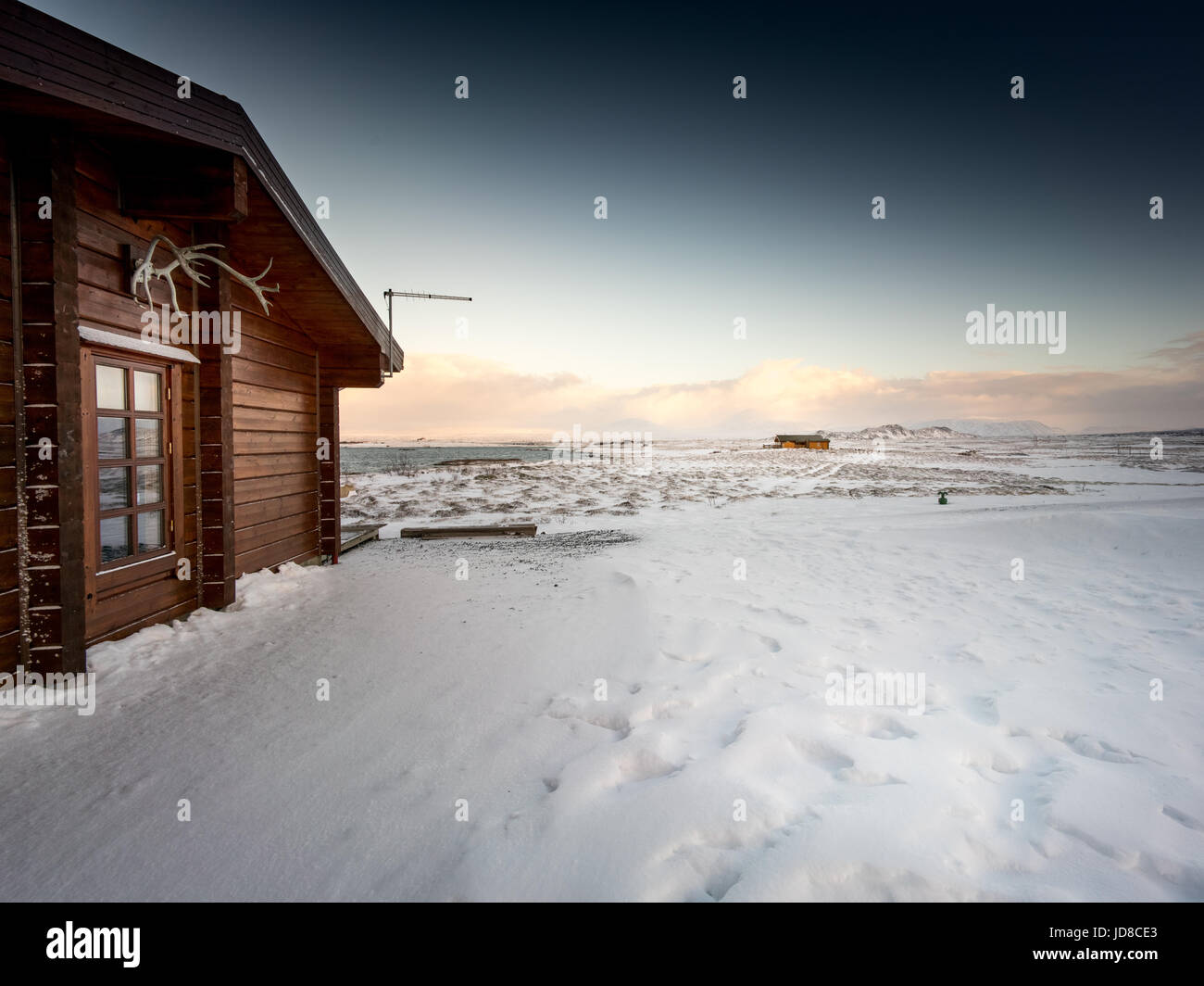 Chalet confortable dans la neige paysage couvert, l'Islande, l'Europe. Nature de l'Islande 2017 hiver froid Banque D'Images