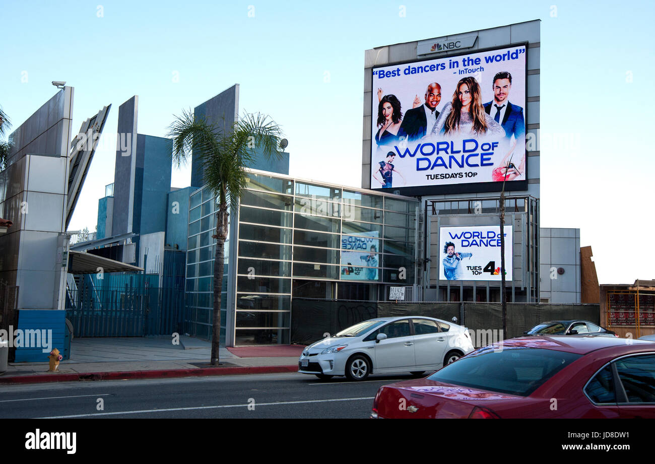 L'affichage de la publicité électronique sur le Sunset Strip promouvoir NBC Television show World of Dance on the Sunset Strip à Los Angeles, CA Banque D'Images