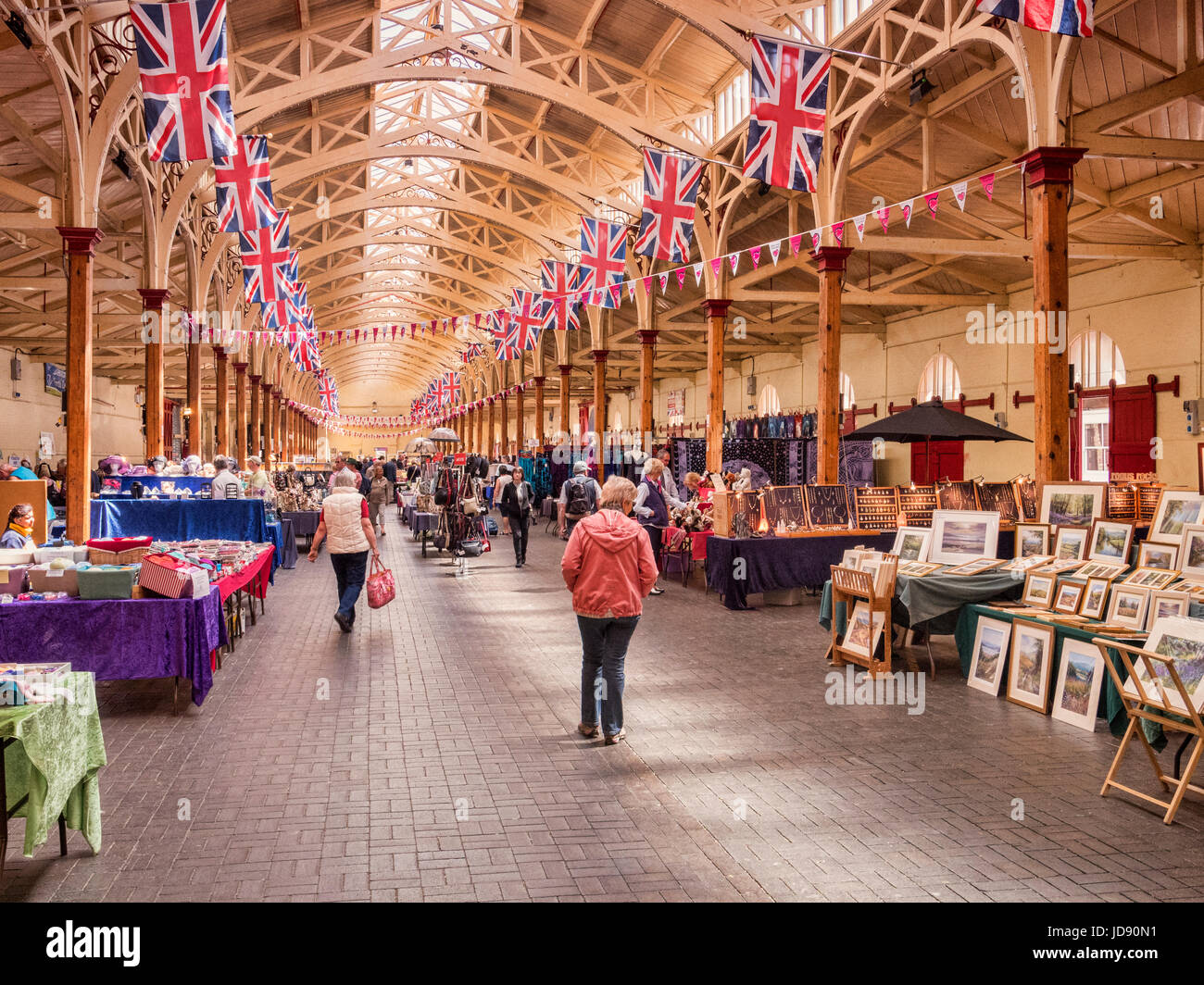 15 Juin 2017 : Barnstaple, England, UK - Le marché de pannier à Barnstaple, North Devon. Ceci a été construit comme un marché aux légumes en 1855-6, et est maintenant utilisé Banque D'Images