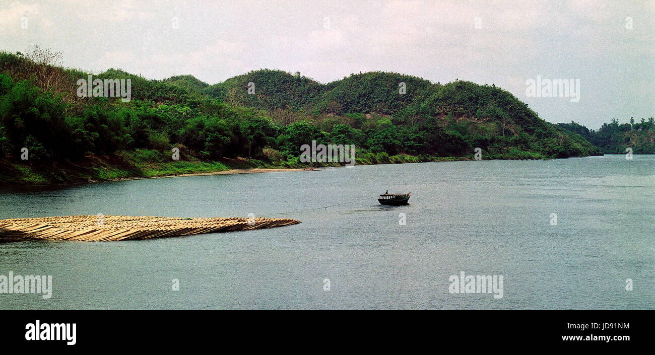 Le lac de kaptai de Rangamati, le Bangladesh est bel'site attrayant avec sa beauté naturelle attirant l'œil . Banque D'Images