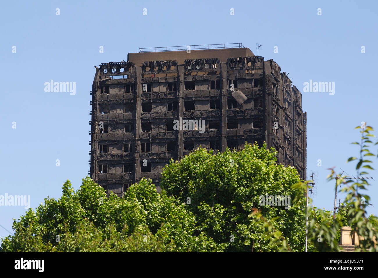 La Tour, le Grenfell 27 étages de la tour qui a été englouti dans un grand feu dans l'ouest de Londres, Angleterre, RU Banque D'Images