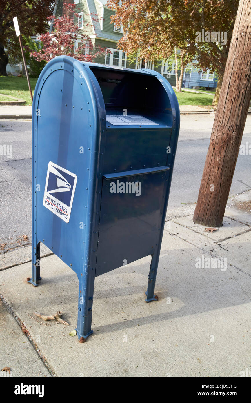 United States Postal service boîte aux lettres sur la rue résidentielle Boston USA Dorchester Banque D'Images