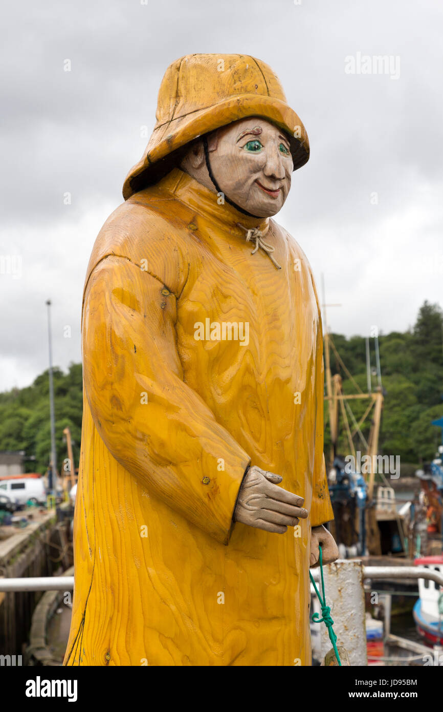 Sculpture en bois d'un pêcheur au port de Stornoway, Isle Of Lewis, Western Isles, îles Hébrides, Ecosse, Royaume-Uni Banque D'Images