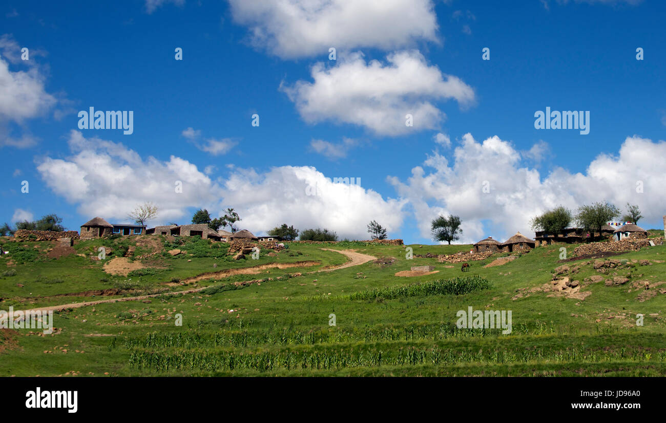 Hill top rural village près de Les Lagier District de Maseru Lesotho Afrique du Sud Banque D'Images