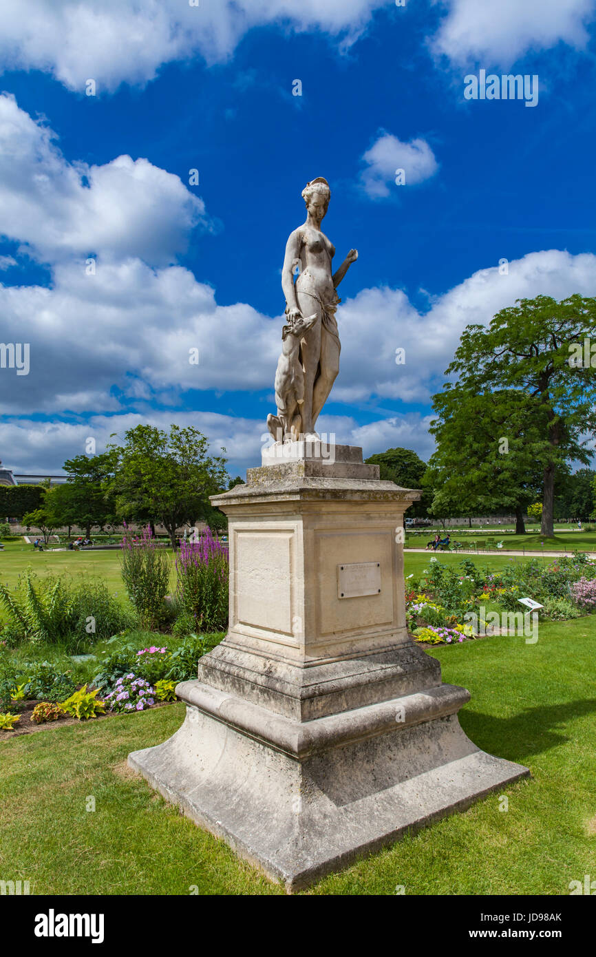 Statue Diane chasseresse par Louis Auguste Leveque à 1869 dans le