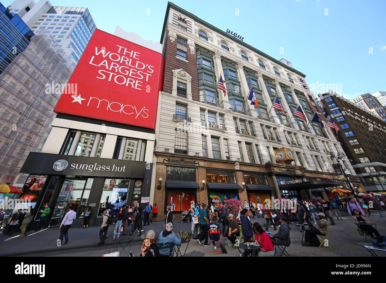 Macy's Department Store et panneau rouge, New York City, New York, USA Banque D'Images