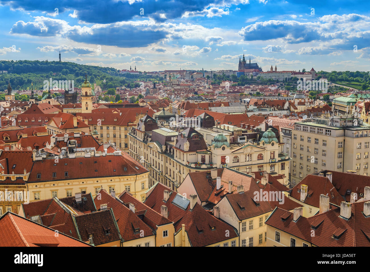 Red Roof de Prague Ville et Château Parge, Prague, République Tchèque Banque D'Images