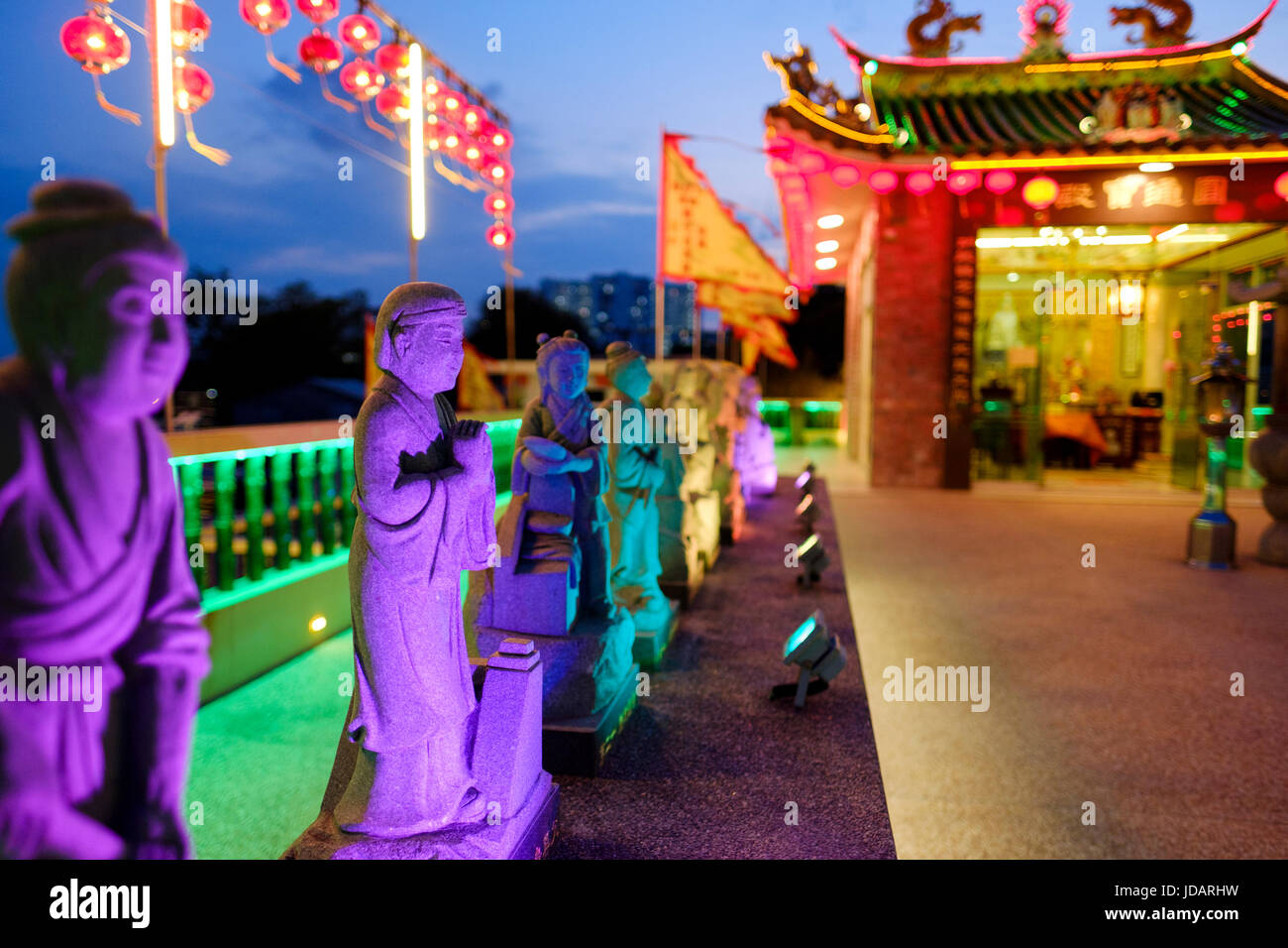 Des statues en face du temple principal sur le pont supérieur d'Hean Boo Chinois Thean Temple, George Town, Pulau Pinang, Malaisie. Banque D'Images