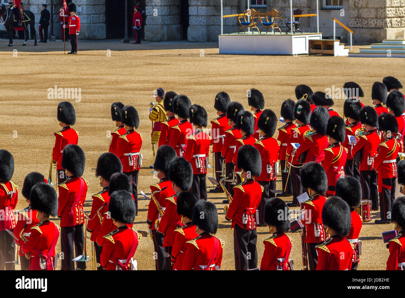 Soldats des groupes massés de la division Guards à Trooping the Color , Horse Guards Parade , Londres , Royaume-Uni, 2017 Banque D'Images