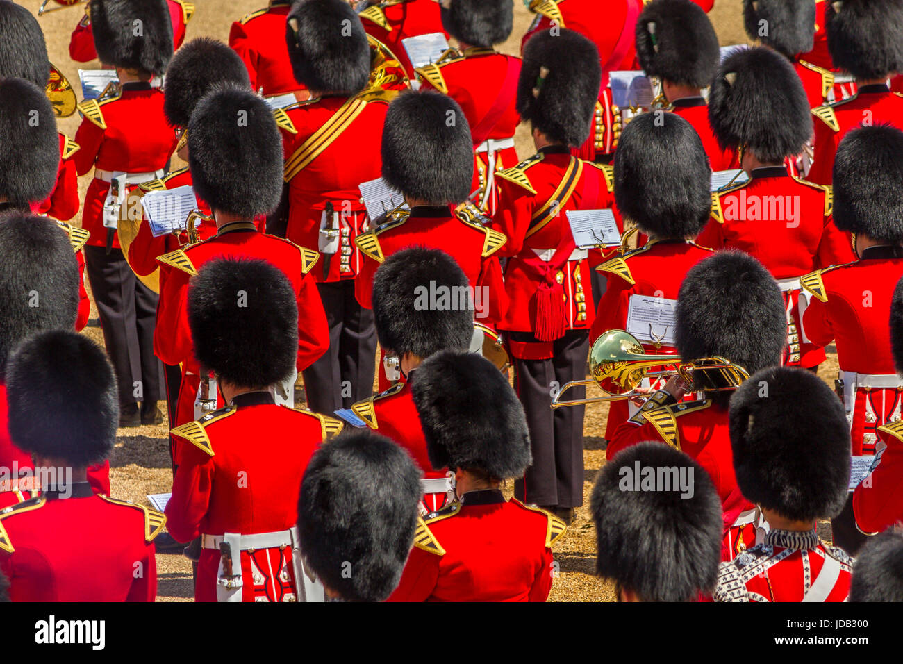 Soldats des groupes massés de la division Guards à Trooping the Color , Horse Guards Parade , Londres , Royaume-Uni, 2017 Banque D'Images