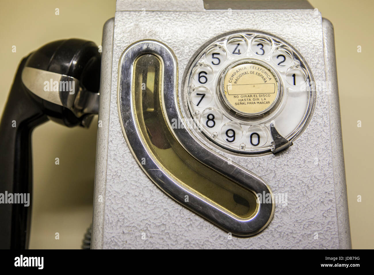 Ancienne cabine téléphonique publique espagnole utilisée de 1960 à 1980 Banque D'Images