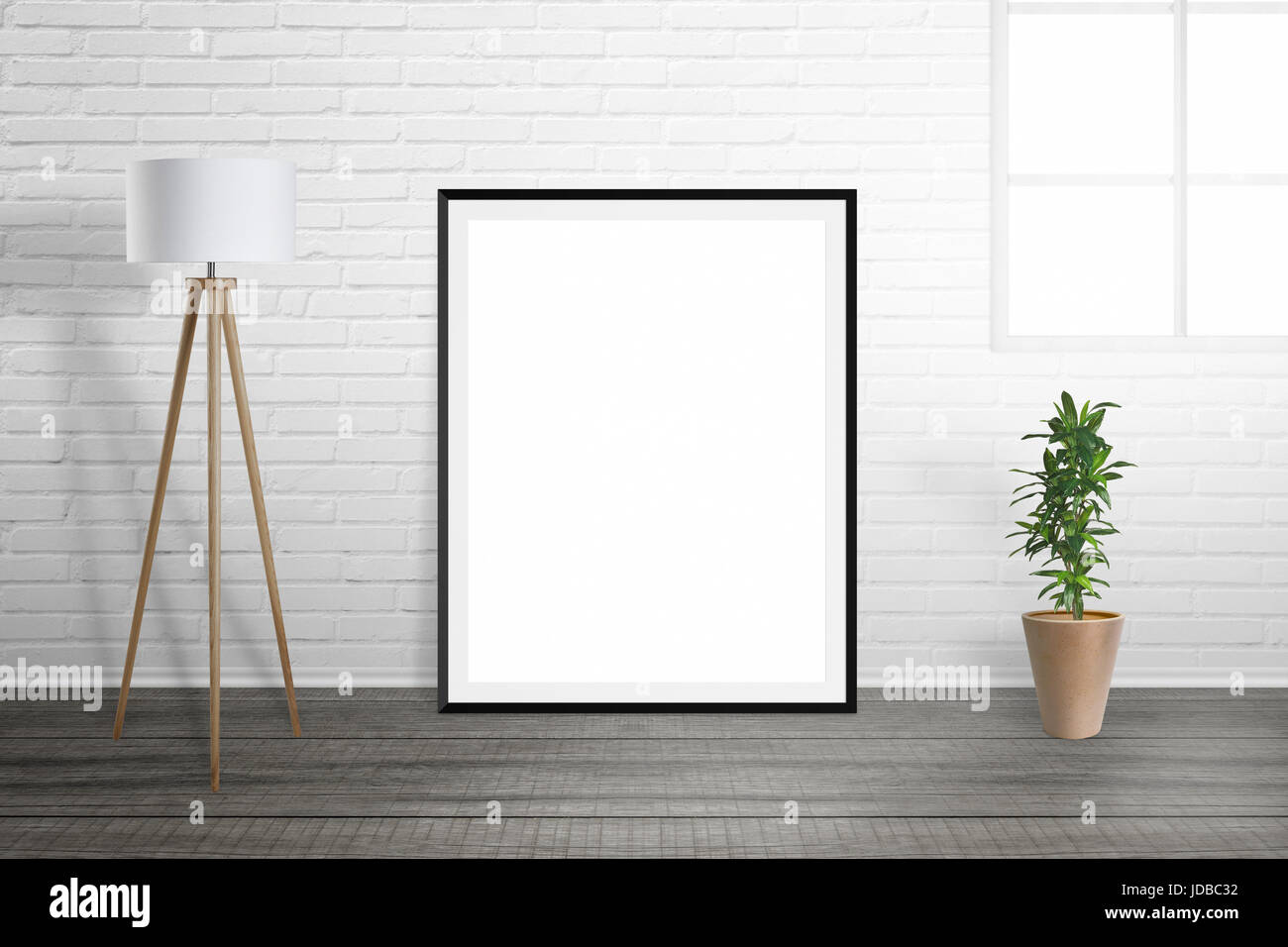 Affiche d'une maquette. Prix intérieur avec lampe et d'usine. Mur de brique et fenêtre en arrière-plan. Banque D'Images Affiche d'une maquette. Prix intérieur avec lampe et d'usine. Mur de brique et fenêtre en arrière-plan. Banque D'Images