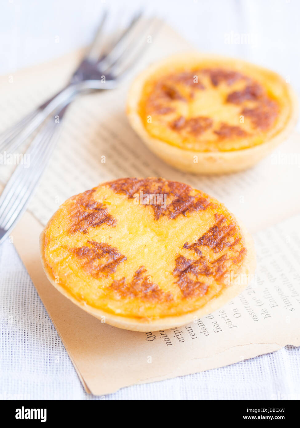 Une cuisine portugaise : queijada, une pâtisserie tarte traditionnelle. Banque D'Images