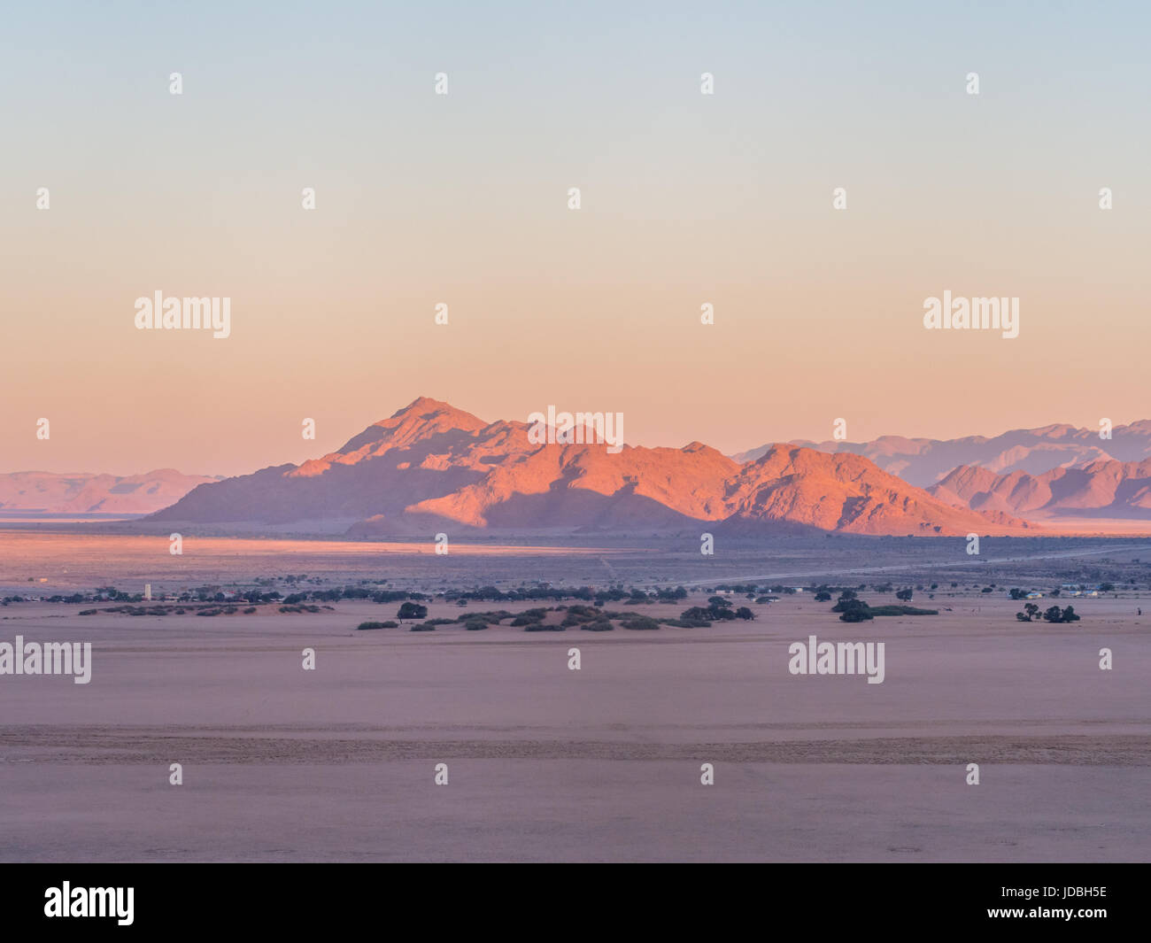 Ion du paysage du désert du Namib n Namib-Naukluft National Park, la Namibie, l'Afrique, au coucher du soleil. Banque D'Images