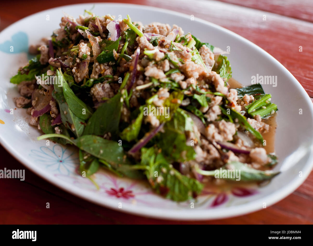 Porc haché épicé thaï, salade de porc émincé avec purée épicée, Thai Food Banque D'Images